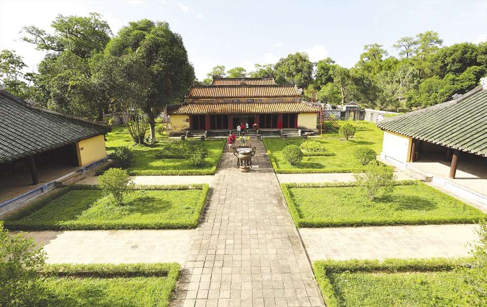 Royal tombs you must visit when in Hue,VietNam | Vietnam eVisa